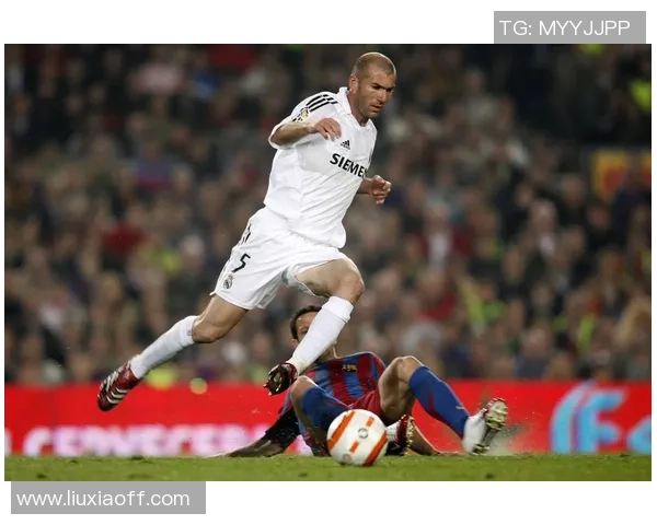 足球明星高清壁纸炫酷展示尽显球场风采与激情瞬间